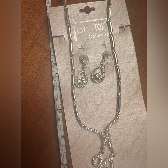 Toi Collection Rhinestone Necklace & Earring Set - Picture 4 of 8